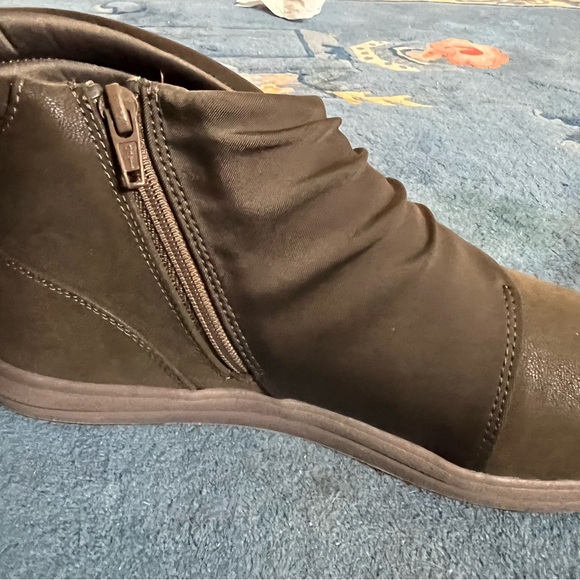 Clarks Cloudsteppers Ankle Boots New in Box - Picture 9 of 13